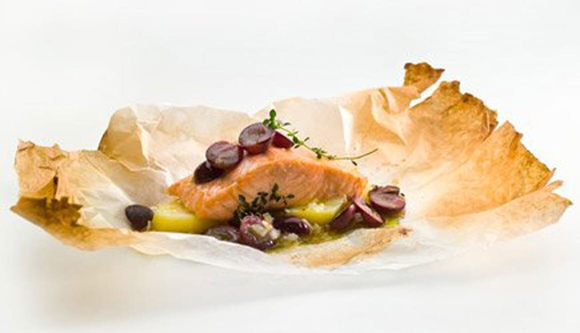 Salmão da Noruega com uvas e tomilho limão