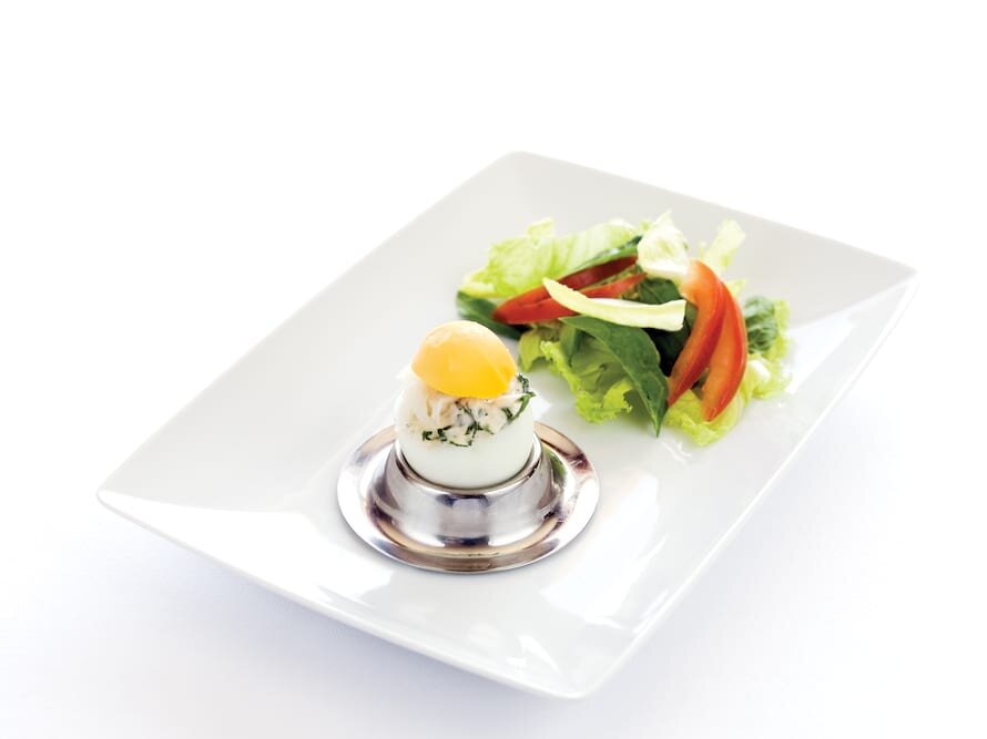 Ovos recheados com Bacalhau e salada mista