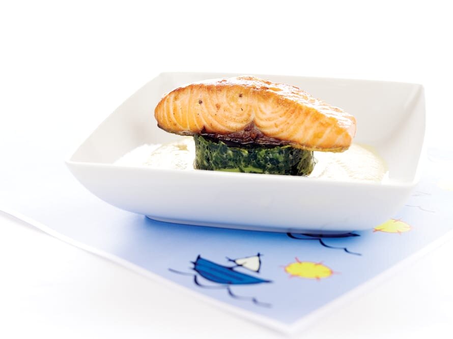 Lombo de Salmão no forno sobre flan de espinafres e puré de batata