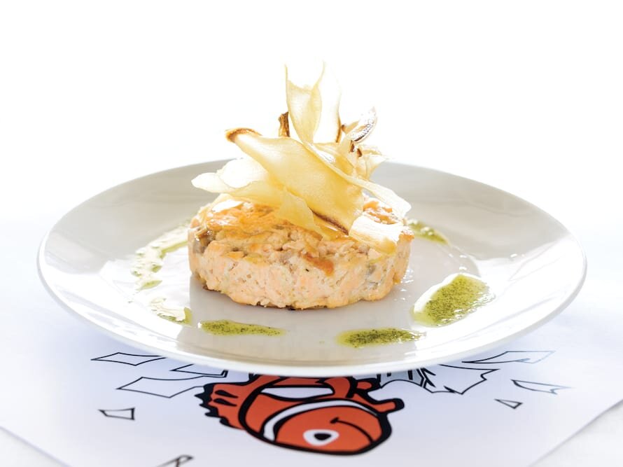 Hambúrguer de Salmão com mandioca frita