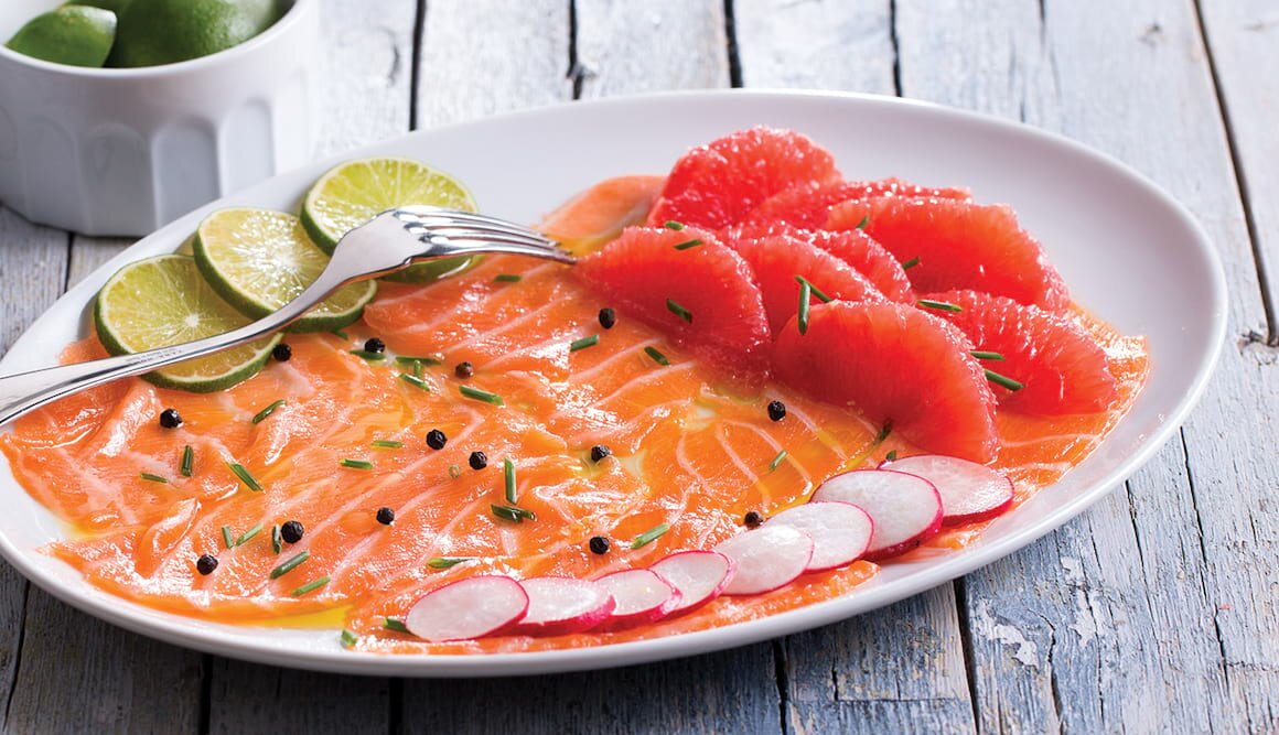Carpaccio de Salmão com toranja e lima