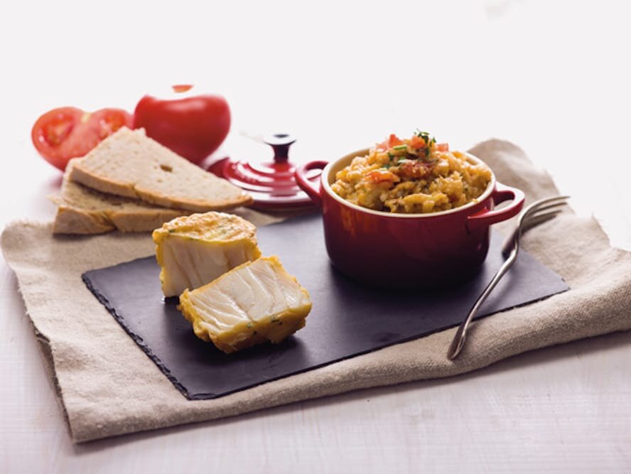 Açorda de bacalhau com lombinhos albardados em massa de ervas