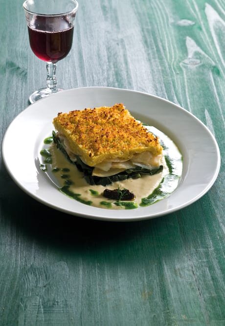 Bacalhau lascado com grelos e crosta de broa de milho