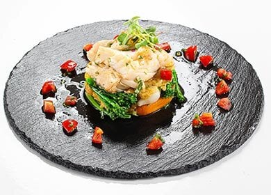 Bacalhau da Noruega Escalfado sobre migas de grão e legumes de Outono