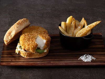 Bacalhau da Noruega panado em pão brioche