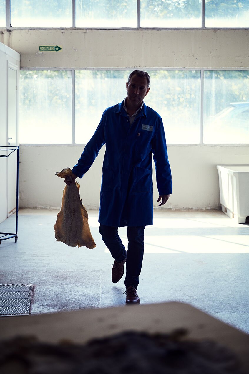 Jakob Dybvik a transportar bacalhau