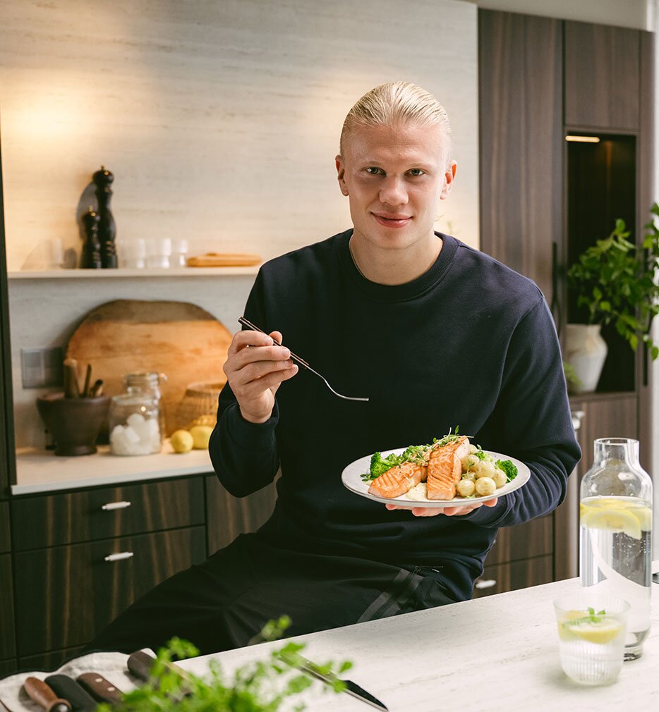 Casal a fazer jantar